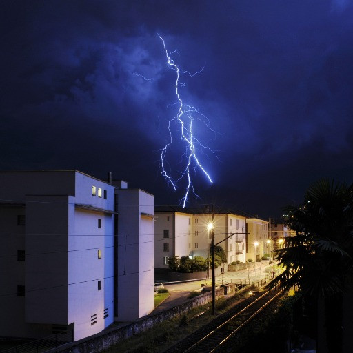 Fulmini e temporali, ma l'afa non molla il Ticino