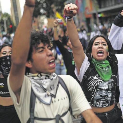 Pure la Colombia vira a destra