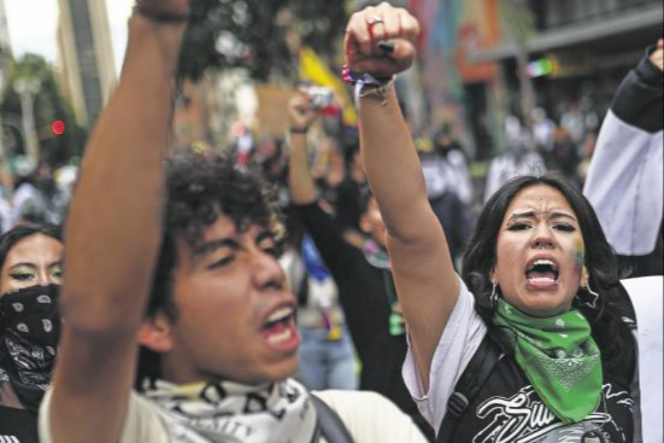 Pure la Colombia vira a destra