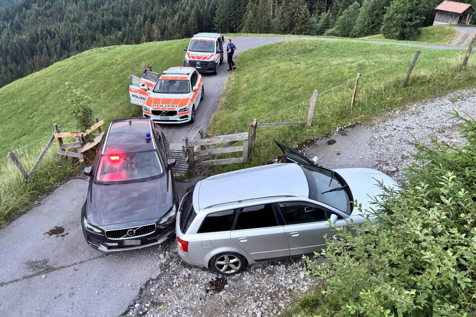 Causa un incidente a Einsiedeln e fugge, patente ritirata per un 35.enne