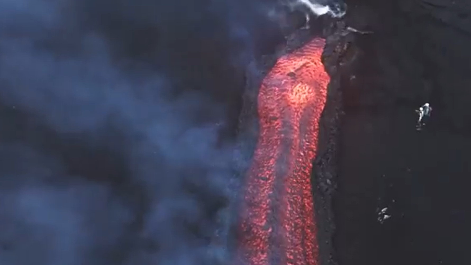 Sull'Etna continua l'attività effusiva dalla bocca a 3.300 metri