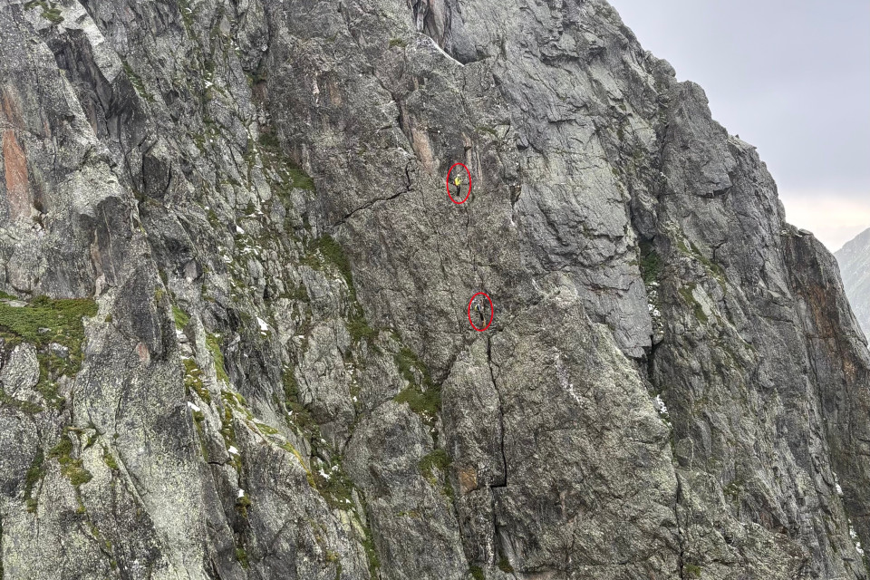 Scalatori bloccati in parete sul Pizzo del Prévat