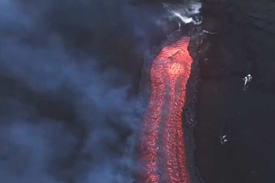 Sull'Etna continua l'attività effusiva dalla bocca a 3.300 metri