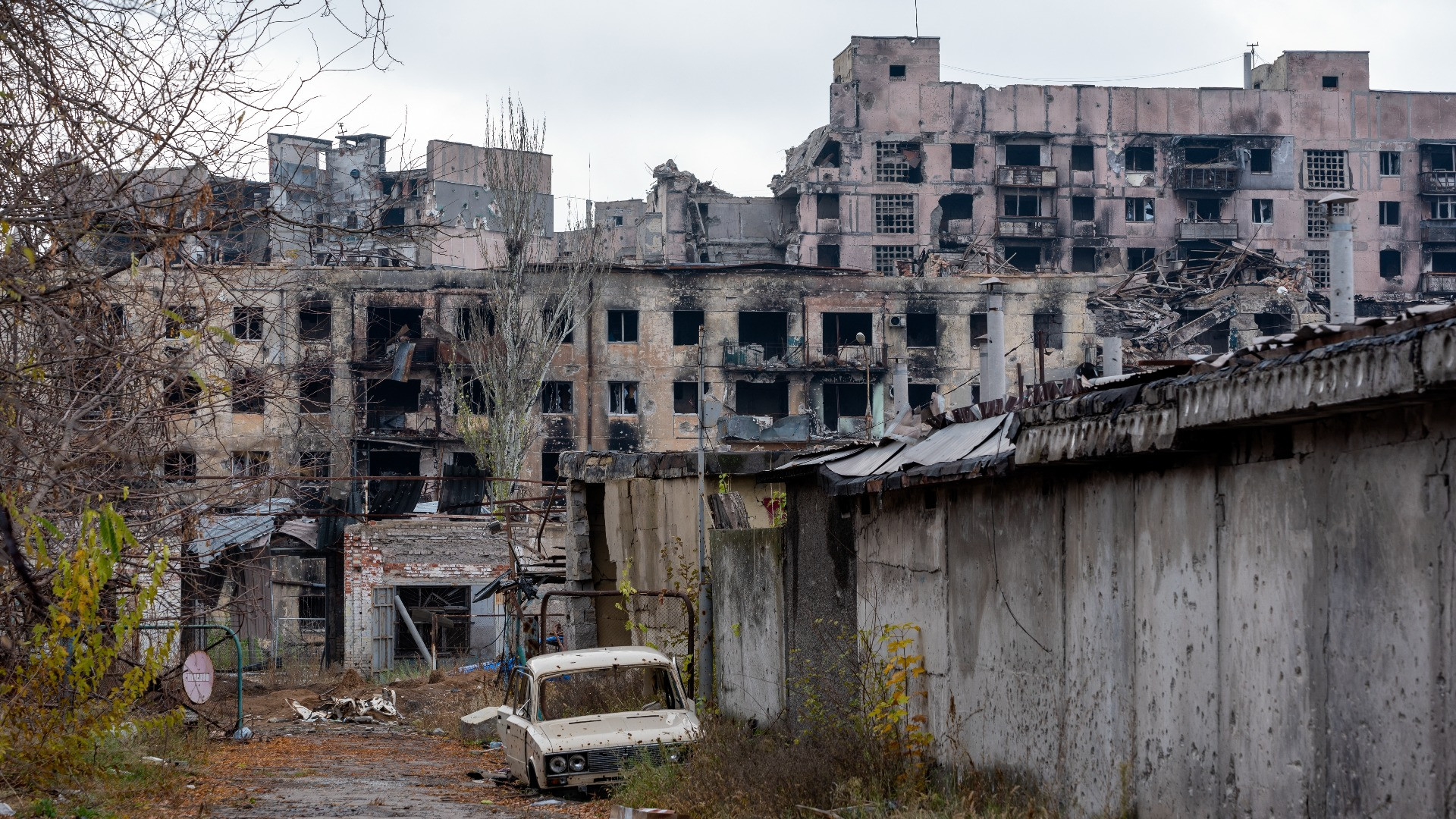 Drone russo contro un minibus civile a Kherson, 2 morti e 7 feriti
