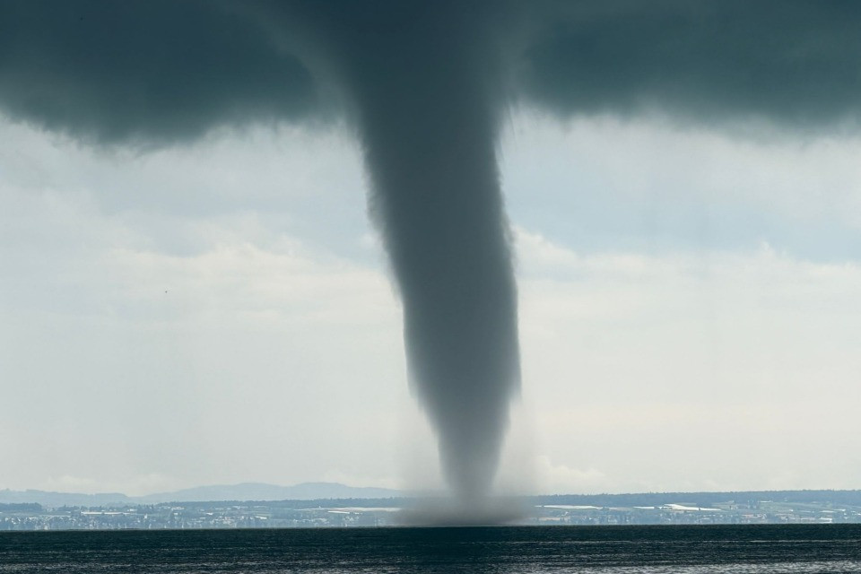 Tromba d'acqua sul lago di Costanza