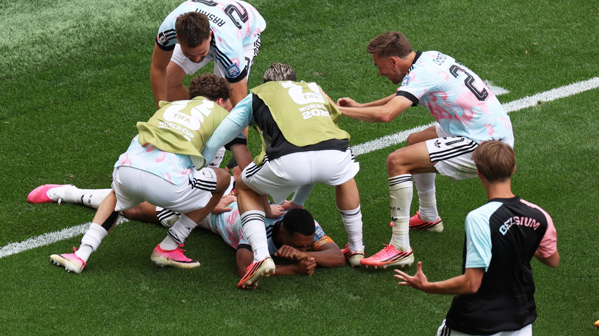 Senegal battuto 3-2 dopo i supplementari, Belgio agli ottavi