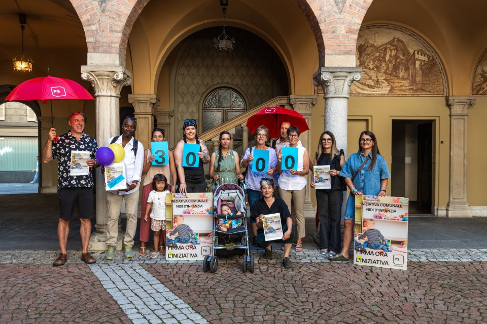 Asili nido pubblici, consegnate in largo anticipo le 3 mila firme: «Un segnale importante»
