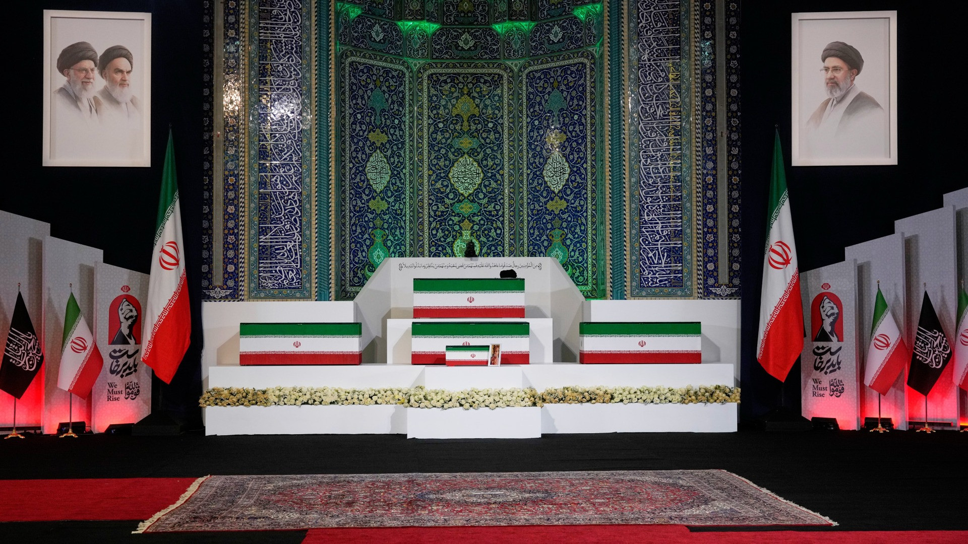 La salma di Ali Khamenei alla Grande Moschea per i funerali