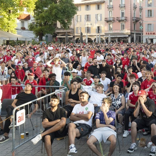 Bar, ristoranti e partite in piazza a Lugano: una convivenza vincente