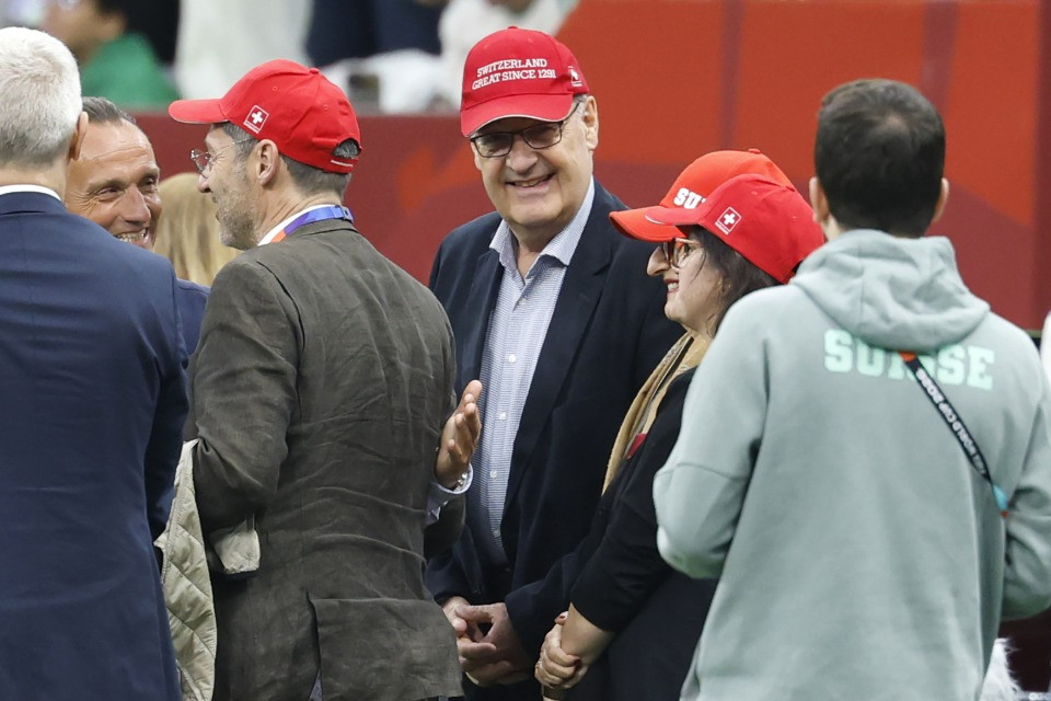 A Vancouver c'era anche Guy Parmelin, che ha sfoggiato un cappellino iconico