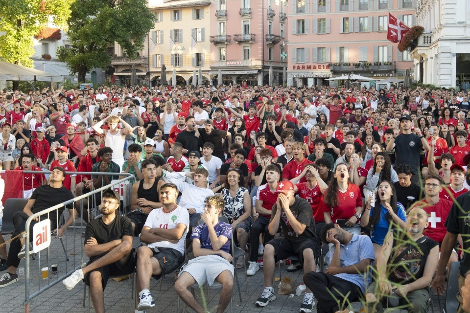 Bar, ristoranti e partite in piazza a Lugano: una convivenza vincente