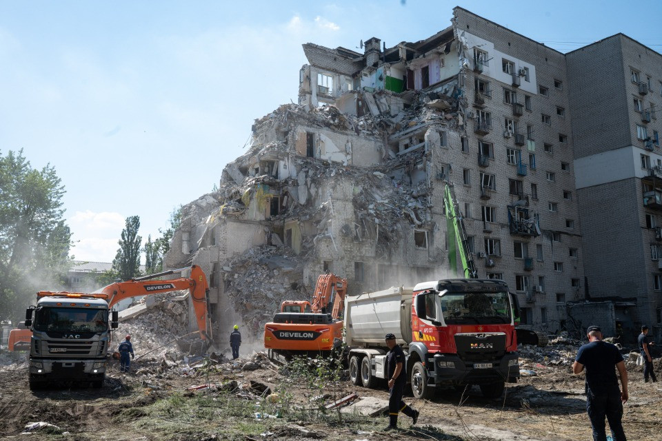 74 missili e 500 droni su Kiev, 27 morti, Zelensky: «Risponderemo»