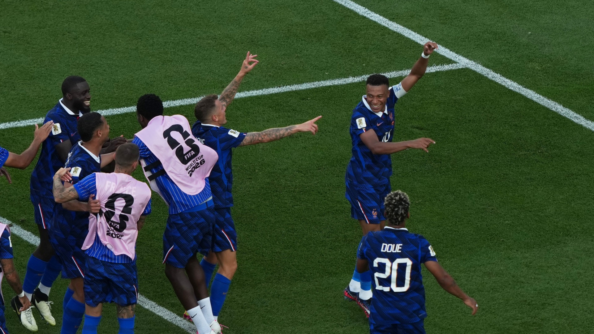 La Francia batte il Paraguay 1-0 e vola ai quarti