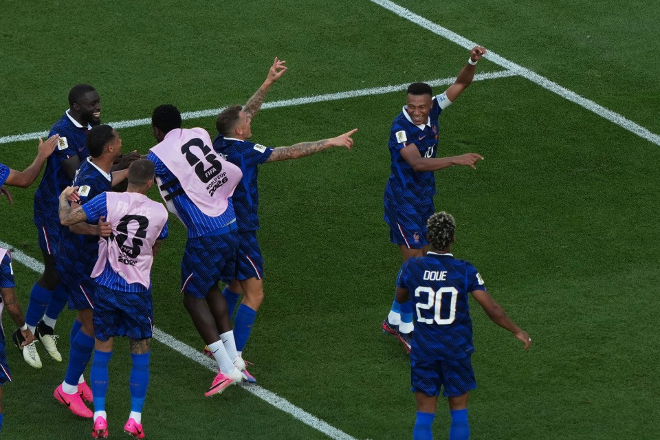 La Francia batte il Paraguay 1-0 e vola ai quarti