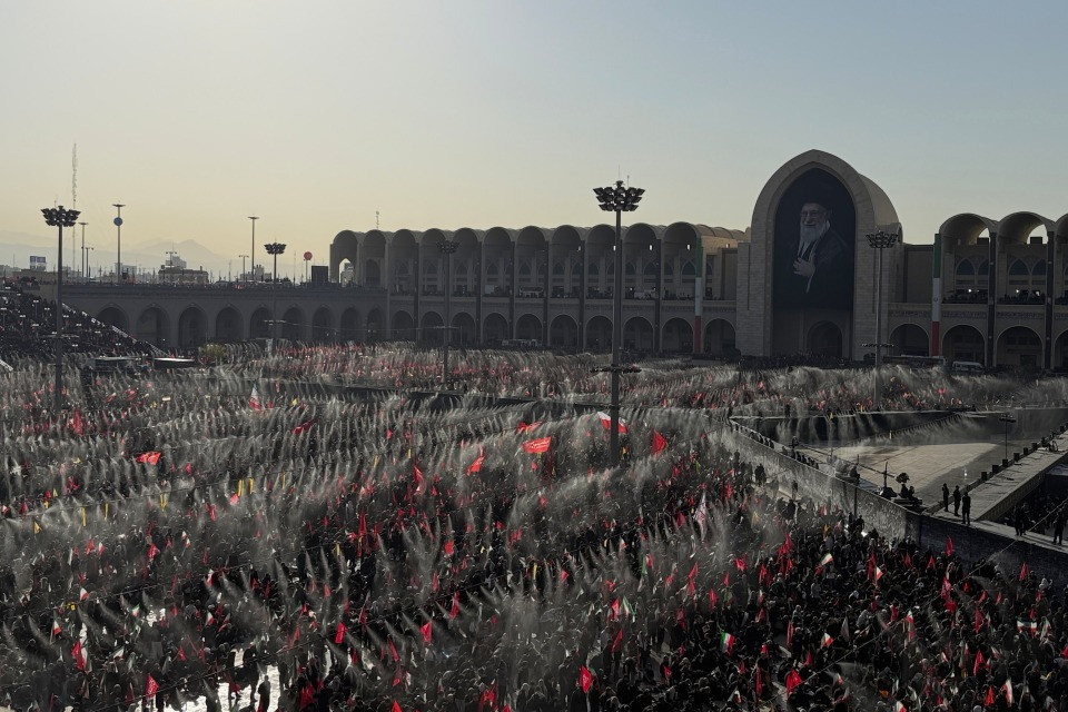 Al via il secondo giorno della cerimonia di commiato per Ali Khamenei