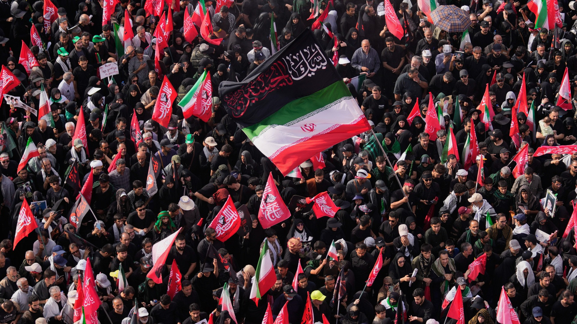 Al via a Teheran il corteo funebre per Ali Khamenei
