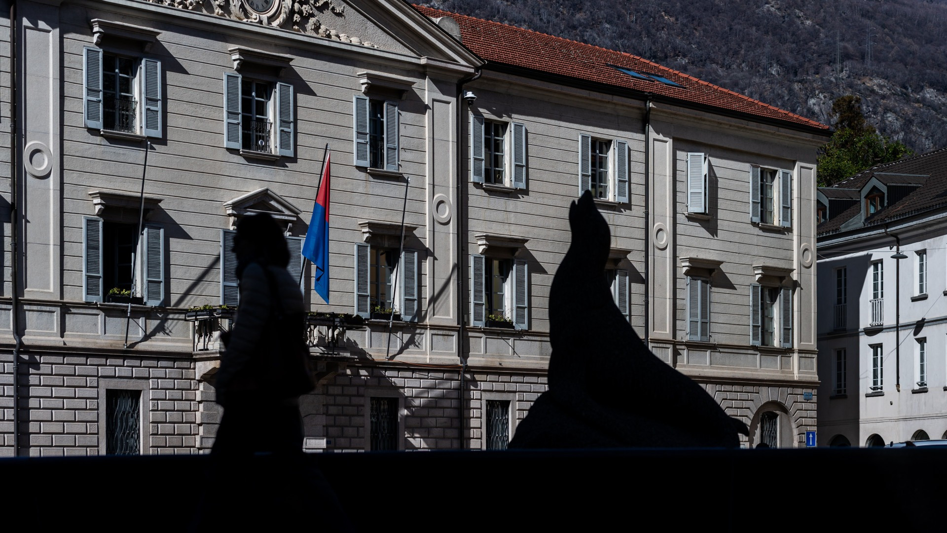 Sulla riunione di Zali si incrociano le versioni