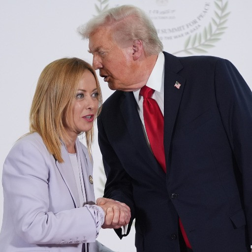Donald Trump attacca di nuovo Giorgia Meloni: «Serve un ordine restrittivo»