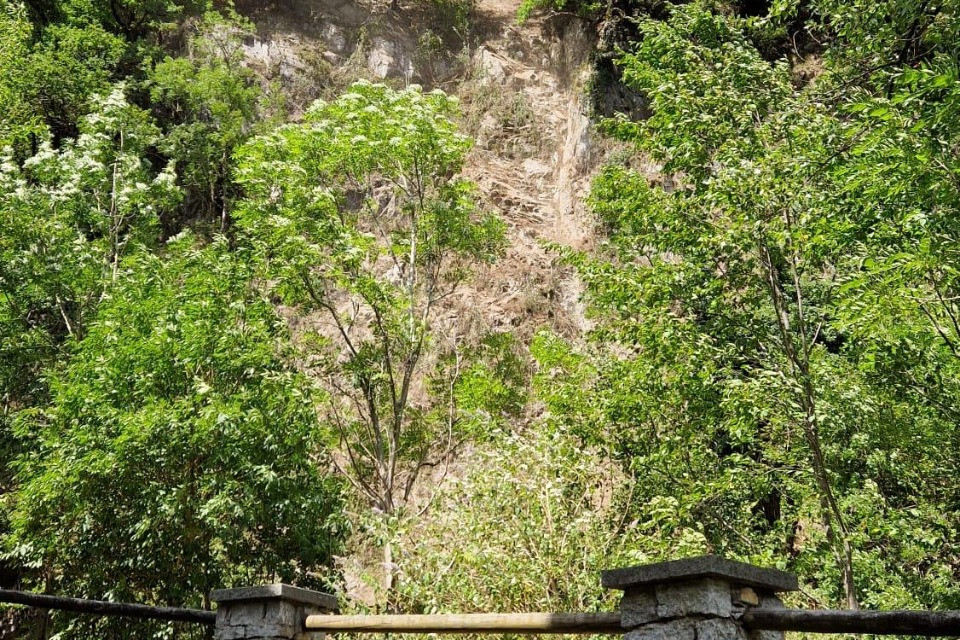 Franamento a Sementina, vicino alla chiesa Madonna della Valle