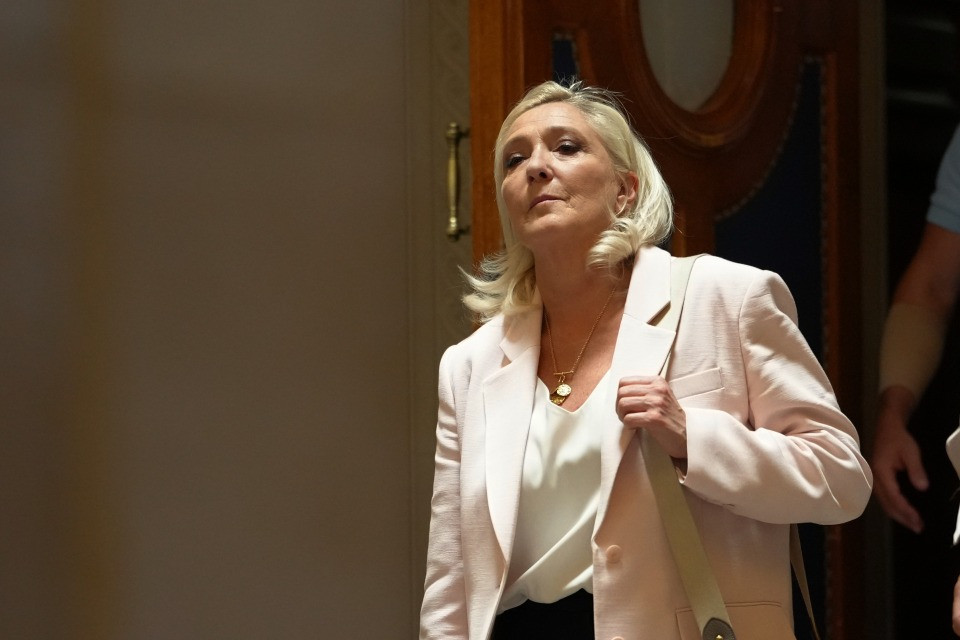 Le Pen, condanna confermata, ma può presentarsi nel 2027