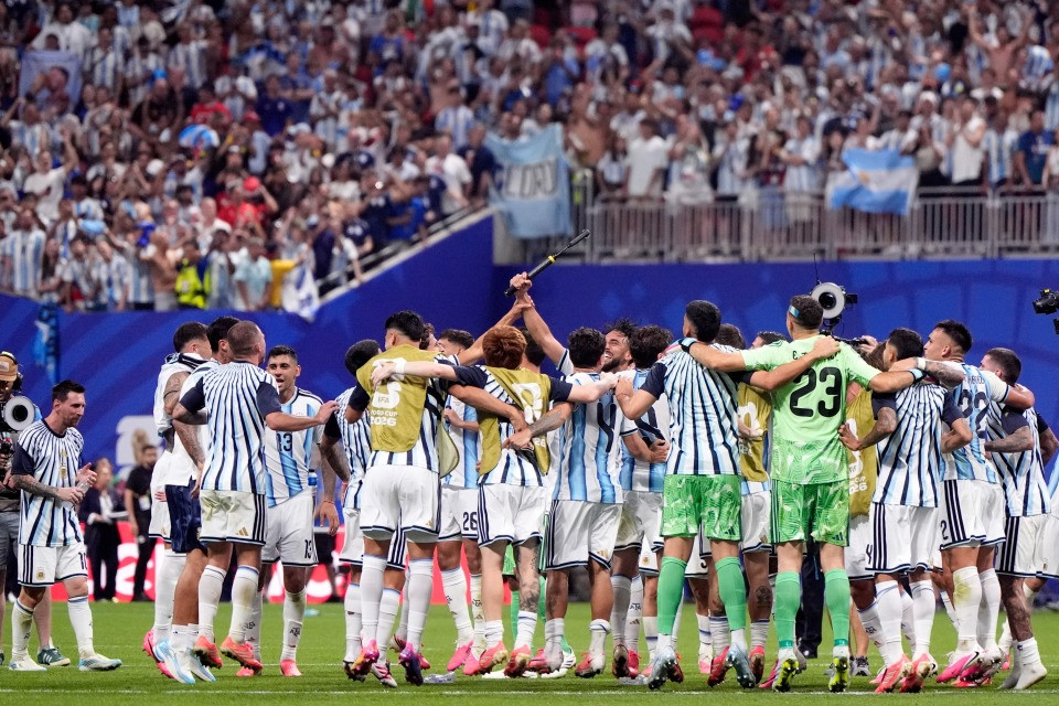 3-2 in rimonta all'Egitto, l'Argentina ai quarti
