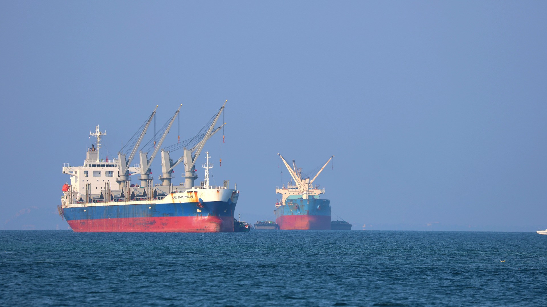 Teheran annuncia la chiusura dello Stretto di Hormuz, nuovo attacco Usa