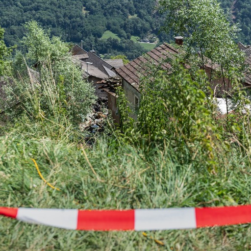 Una domenica di silenzio a Leontica: «Grande dignità della popolazione di fronte al dramma»
