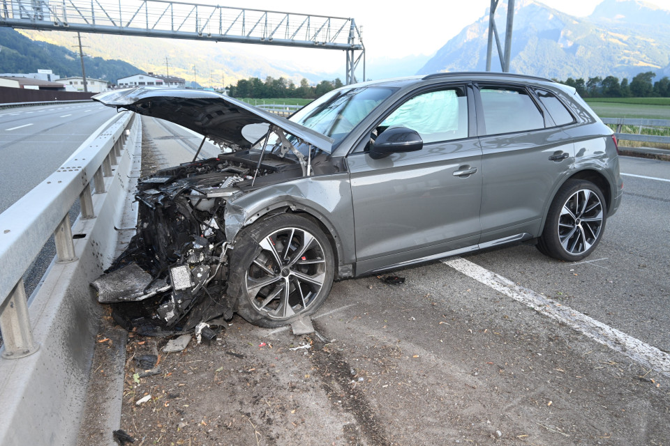 Colpo di sonno, finisce due volte contro il guardrail