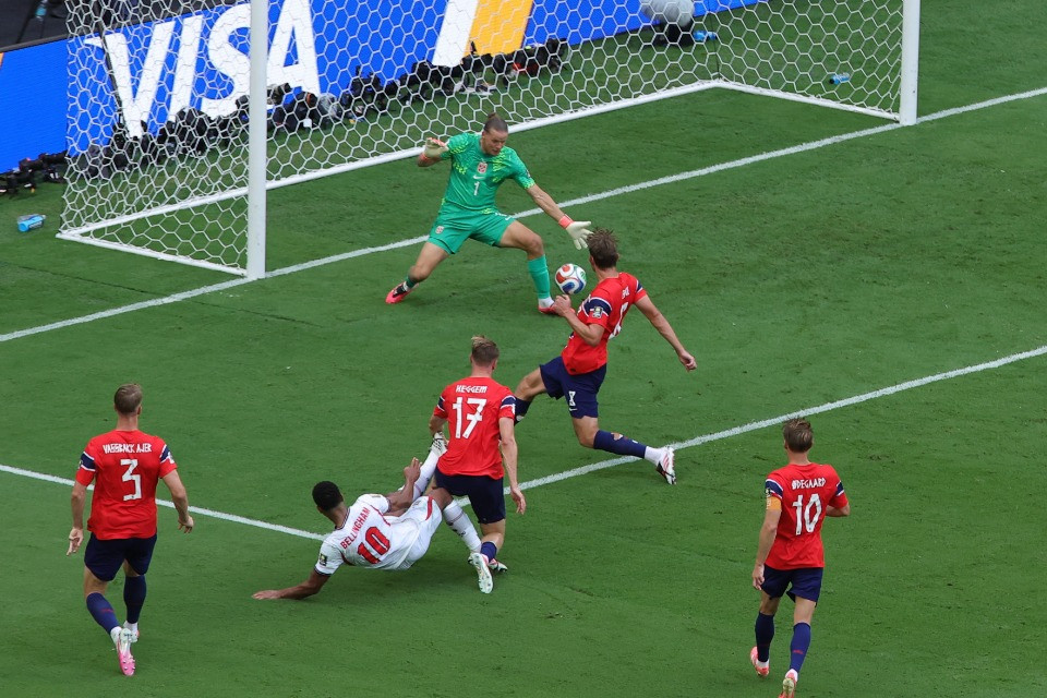 «È stato il Cavo di Dio»: l'Inghilterra al centro «del più grande scandalo del Mondiale»