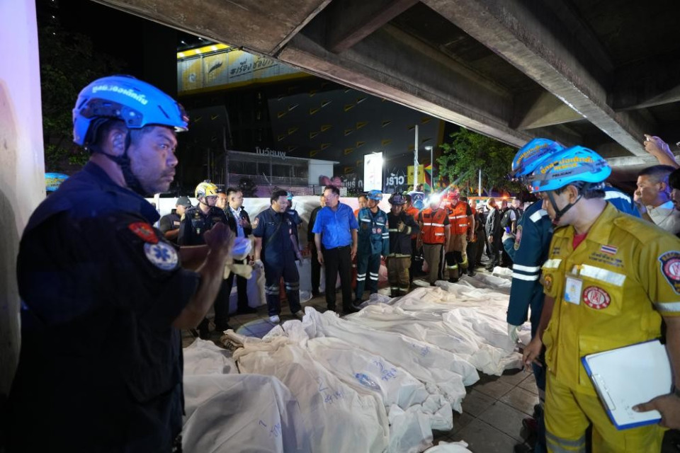 Almeno 27 morti in un incendio che ha devastato un pub a Bangkok