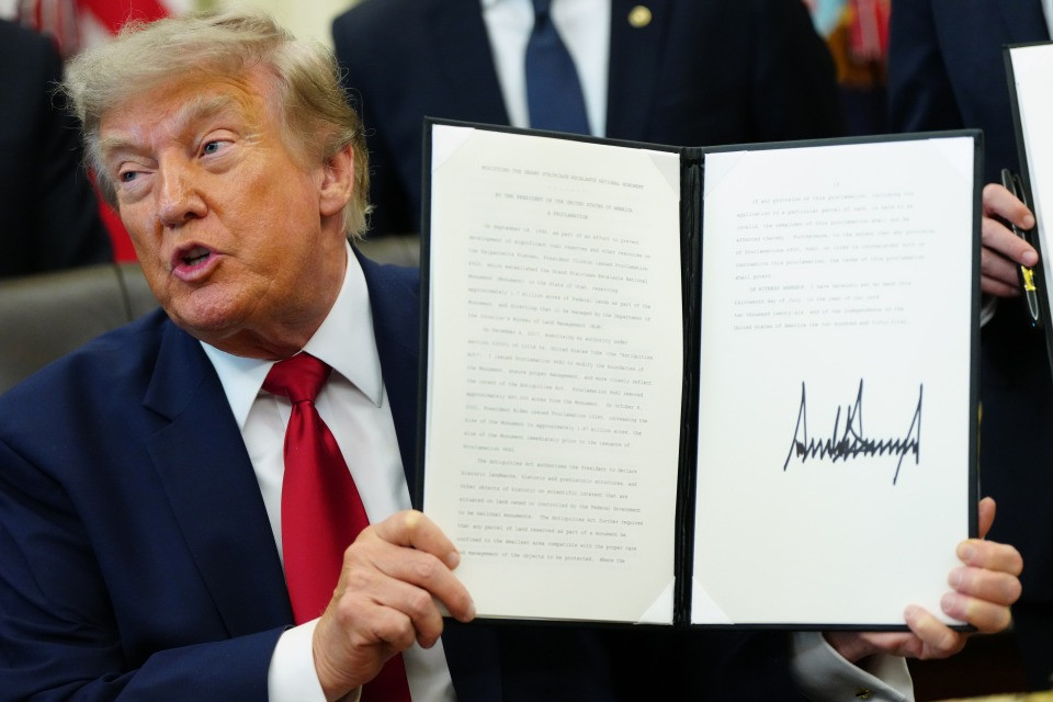 Il ricatto di Hormuz e i bombardamenti sull'Iran: la tregua di Trump è fallita