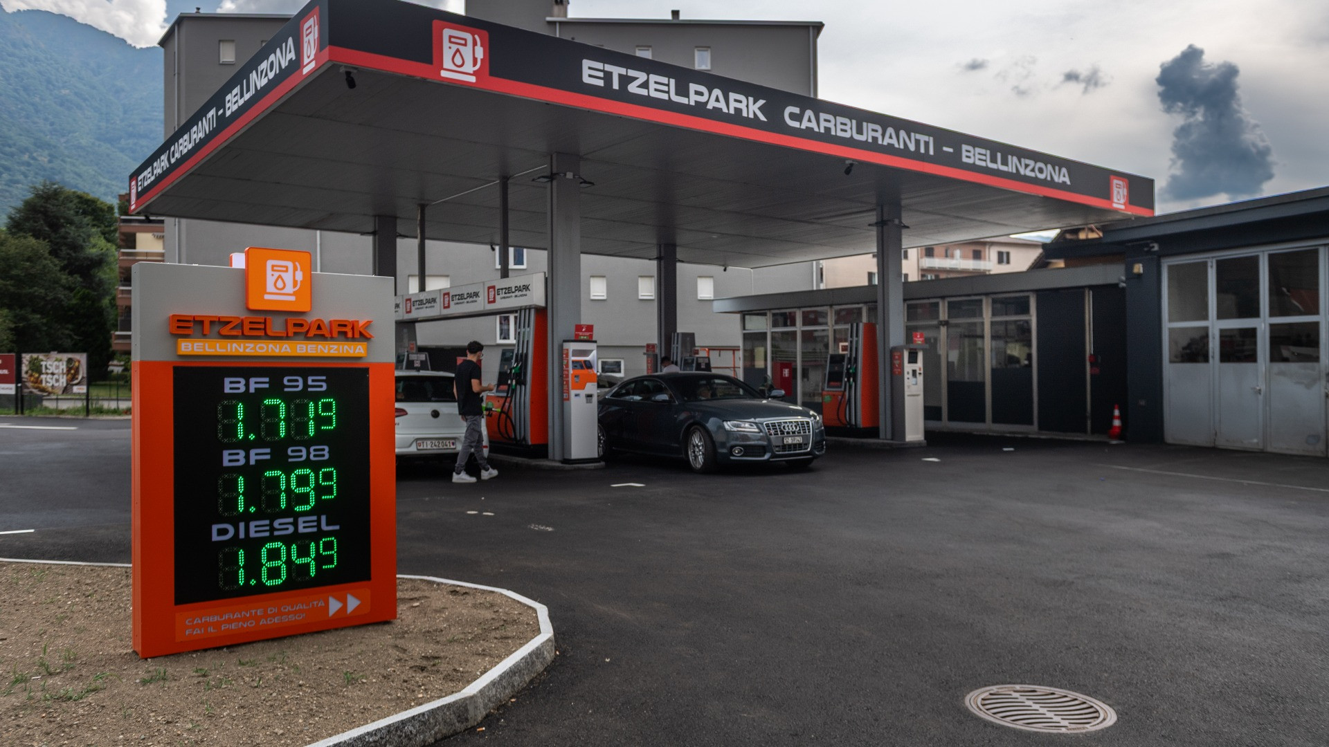 Quanto costa davvero un pieno, il caso Etzelpark riapre il dibattito