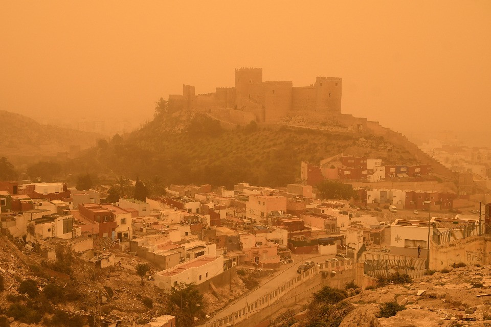 La polvere del Sahara invade sempre più l'Europa: aumenta l'inquinamento atmosferico