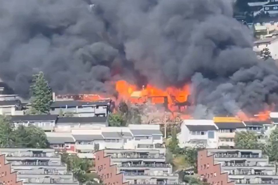 Vasto incendio vicino a Oslo, almeno 100 case distrutte e diverse centinaia di persone sfollate