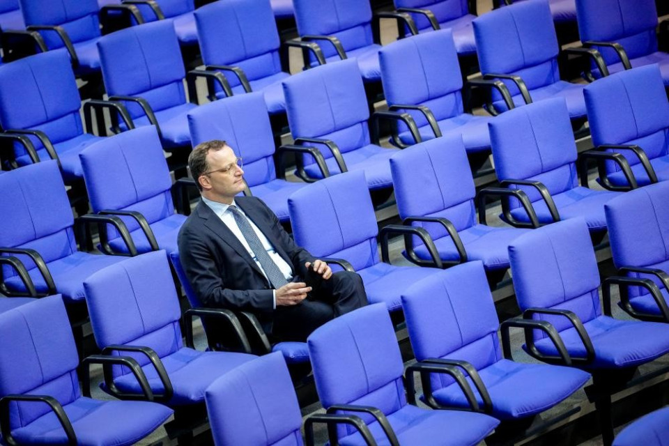 Il capogruppo della CDU Jens Spahn si è dimesso