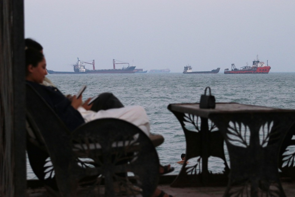 Un'altra notte di bombe sul Medio Oriente, e il prezzo del petrolio sale ancora