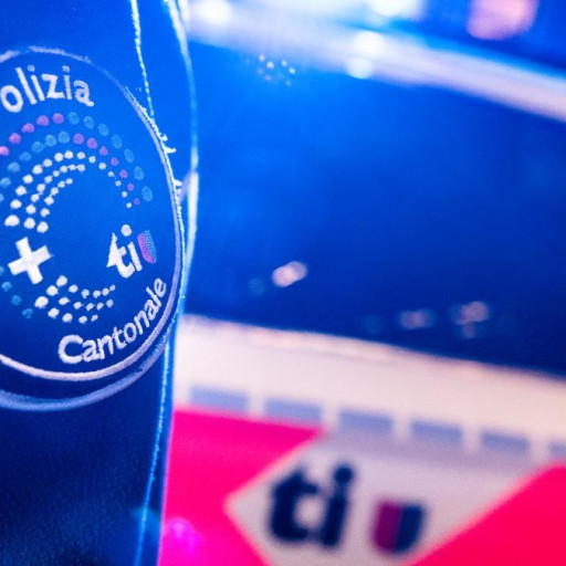 24enne aggredito fuori dal Seven: è caccia agli autori
