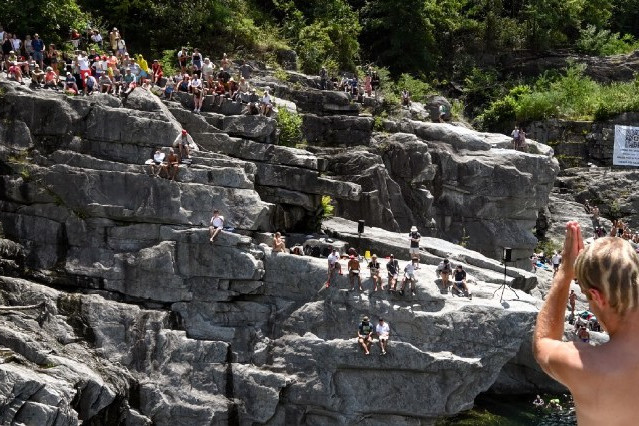 I migliori cliff diver del mondo si sono sfidati a Ponte Brolla