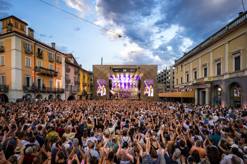 Moon+Stars infiamma Locarno: in Piazza Grande 10.000 persone per Trauffer e Stubete Gäng