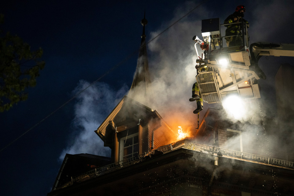 Vasto incendio in un albergo di Lucerna, nessuno ferito