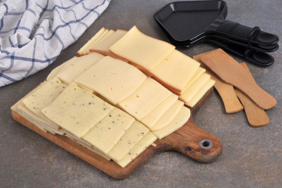 Listeria nella raclette: un morto e due contagi, ma non venne diramata nessun allerta