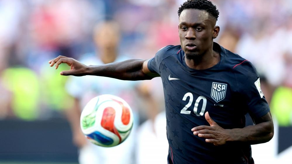 Caso Balogun, proteste davanti alla sede della FIFA a Zurigo
