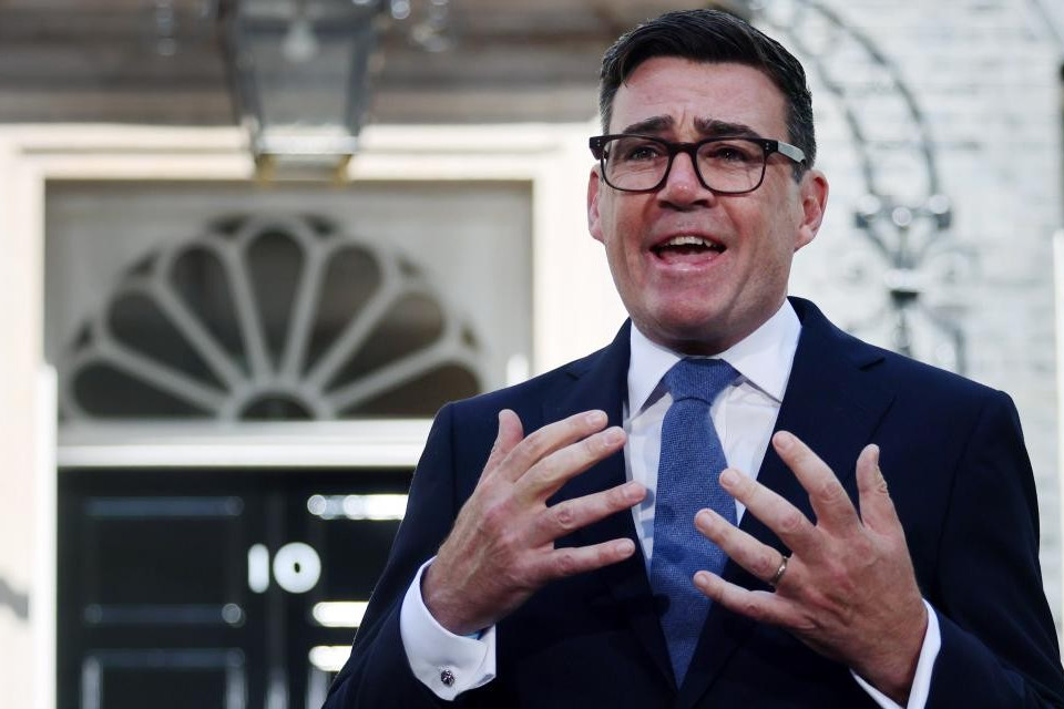 Tante donne e volti nuovi nel governo di Andy Burnham
