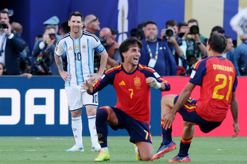Brilla la seconda stella spagnola, cala il sipario su Lionel Messi