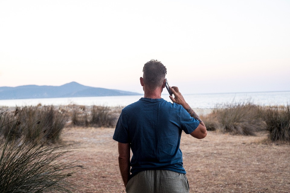 Ecco come non cadere nella trappola del roaming in vacanza