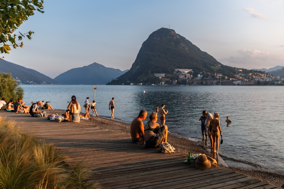 Costume da bagno in città: in Ticino non è vietato, ma il buon senso resta la regola
