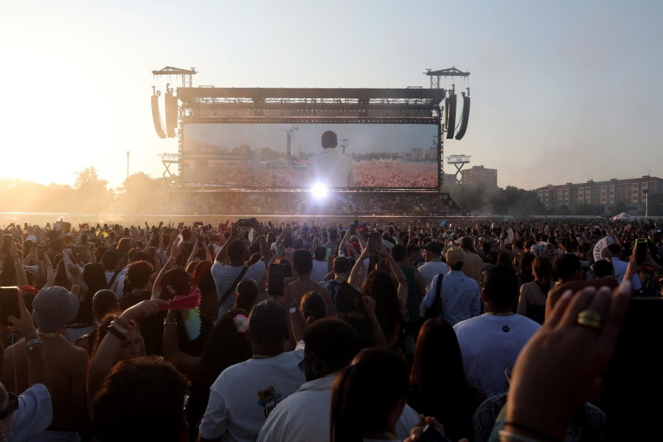 Bad Bunny, la grandine e le polemiche: cosa non va all'Ippodromo La Maura, meta anche di molti ticinesi