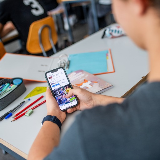 Dipendenza digitale infantile, vietare i social è la soluzione?