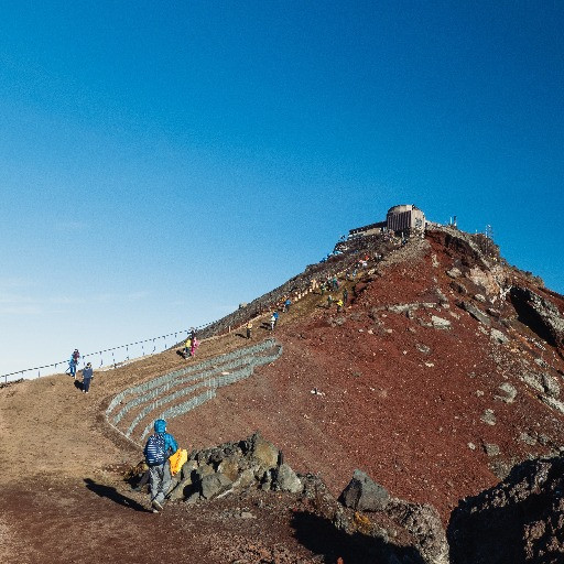 Tragedia sul Monte Fuji: deceduto il capo dell'organizzazione per il suicidio assistito Exit