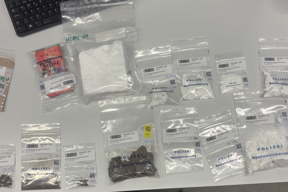 La polizia grigionese sequestra 1,5 chili di cocaina ed eroina